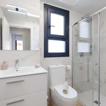 Contemporary With Pool Access & Private Balcony Villamartin (Valencia)