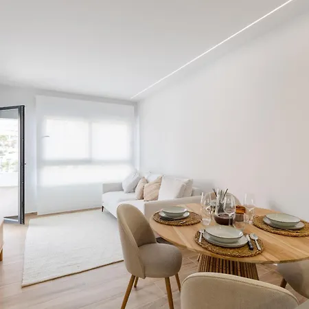 Contemporary With Pool Access & Private Balcony *
