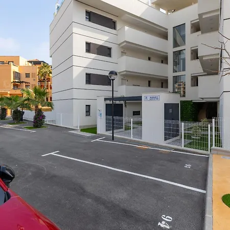 Contemporary With Pool Access & Private Balcony