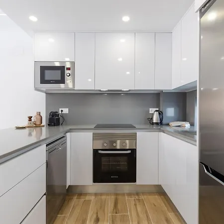 Appartement Contemporary With Pool Access & Private Balcony *